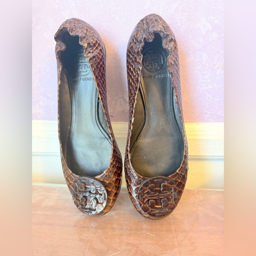 SZ 37 Tory Burch Faux Snakeskin Patterned Flats
